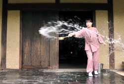 打ち水と車の自主規制
